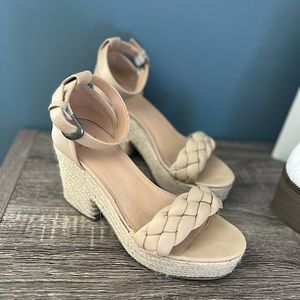 Tan woven chunky heel